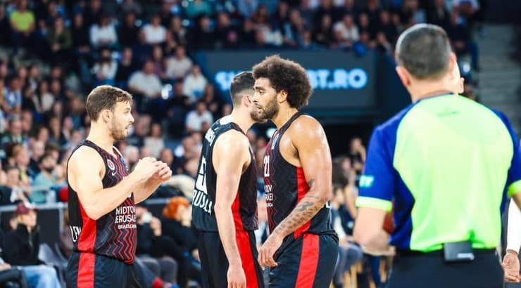 שחקני הפועל ירושלים מרוצים (מיכל בן אגמון) שחקני הפועל ירושלים מרוצים