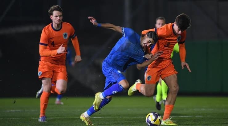 עבד מול הולנד, אתמול