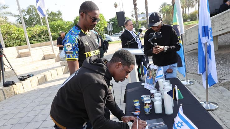 טקס פרידה מהחלל החטוף ג׳ושוע מולל