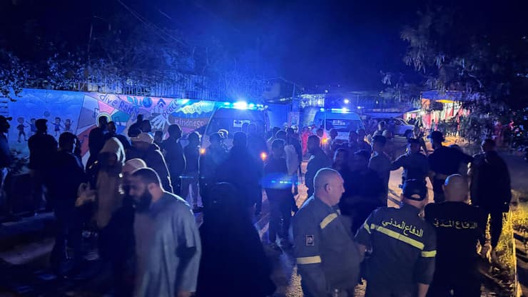 הכניסה למחנה הפליטים אחרי התקיפה (צילום: REUTERS/Ali Hankir) צה"ל תקף מתחם אימונים של חמאס בצידון בלבנון