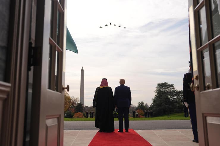 מטוסי הקרב במטס לכבוד יורש העצר הסעודי (צילום: AP Photo/Evan Vucci) טראמפ ובן סלמאן