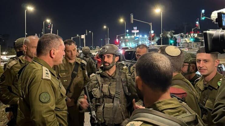 הרמטכ"ל בזירת הפיגוע