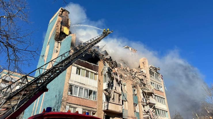 אוקראינה טרנופיל מתקפה רוסית על בניין מגורים