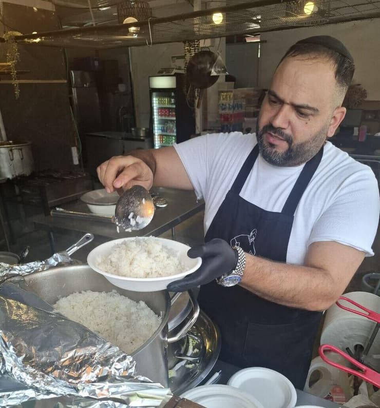 שף שיודע מה הוא שווה (צילום: יהונתן כהן) החצר של אסף