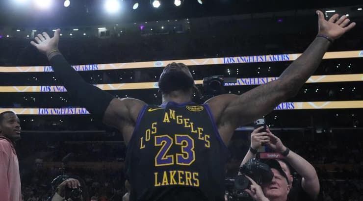 לברון ג'יימס