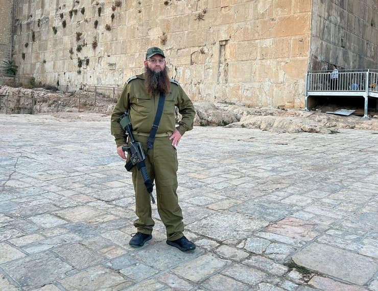 הרב יעקב ישראל הרצוג במדים (באדיבות המצולם) הרב יעקב ישראל הרצוג במדים