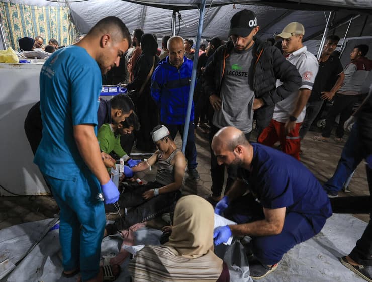 בית החולים אל-אהלי בעיר עזה, לאחר תקיפה ישראלית