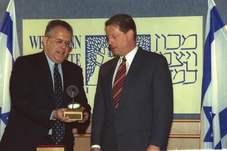 פרופ' חיים הררי ב-1998 עם סגן נשיא ארה"ב, אל גור