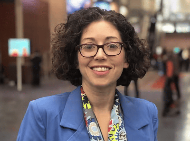 מנסה לקרוא תיגר על התפיסה שזו מהפכה חיצונית, ולהראות שזה תהליך הדרגתי ומצטבר. דגנית פייקובסקי (צילום: בני שרוני) מנסה לקרוא תיגר על התפיסה שזו מהפכה חיצונית, ולהראות שזה תהליך הדרגתי ומצטבר. דגנית פייקובסקי