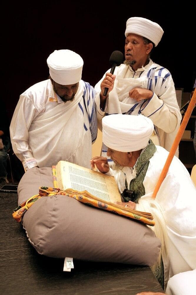 הספר כתוב בשפת הגעז