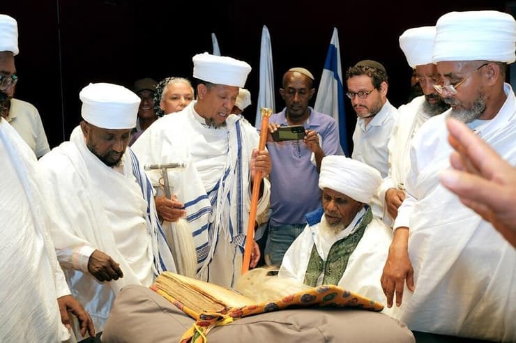 הספר יגיע לראשונה לכותל המערבי