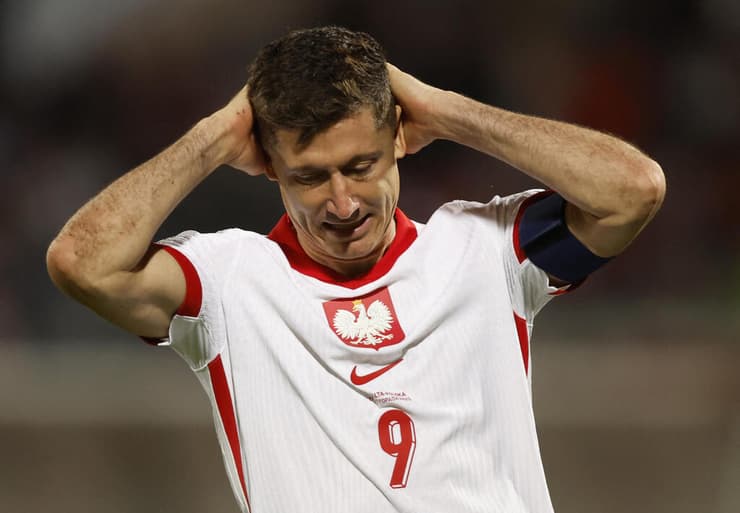 פולין תנסה לעלות למונדיאל דרך הפלייאוף. לבנדובסקי (צילום: REUTERS/Darrin Zammit Lupi) לבנדובסקי