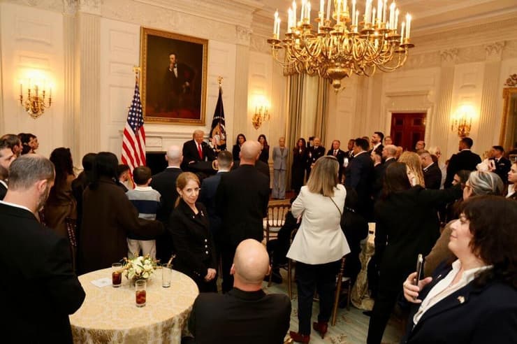 פגישת טראמפ ושורדי השבי בבית הלבן