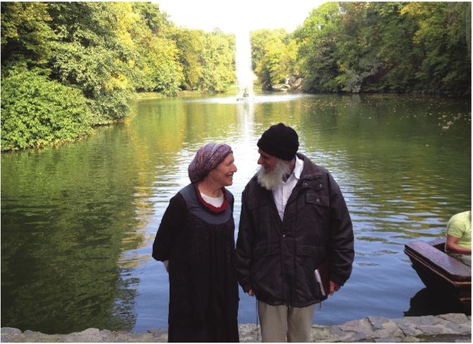 הרב פרומן והרבנית הדסה בגן סופיה, אומן, 2012