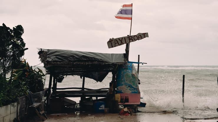 חיפושים אחר ישראלי שנסחף בחוף בקופנגן