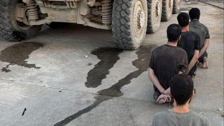 כמה מהמחבלים שנעצרו ברפיח, אתמול (צילום: דובר צה"ל) המחבלים שנעצרו היום ברפיח