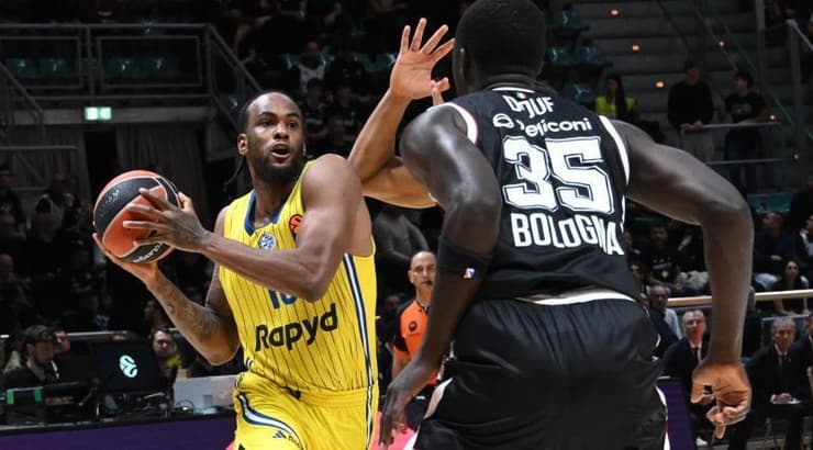 אושיי בריסט מול שחקני בולוניה