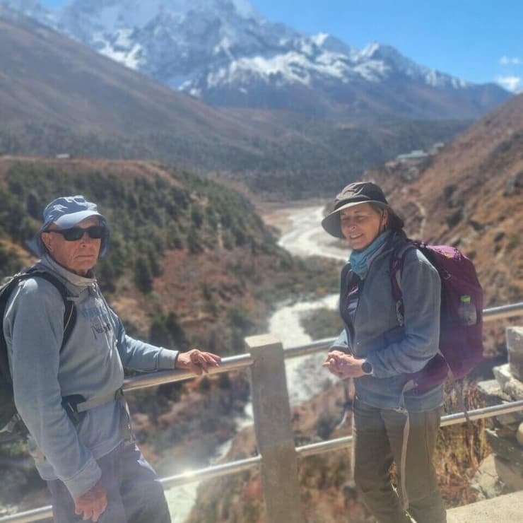 צביקה ובתו עירית בדרך לאוורסט. "רק בנס יצאנו מהסופה הזו"   