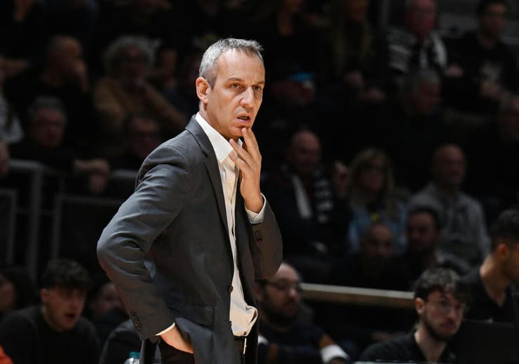 סופר עוד הפסד. קטש (צילום: REUTERS/Jennifer Lorenzini) מאמן מכבי ת"א עודד קטש