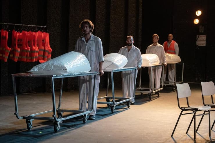 מתוך "שורה - מלאכת זיהוי החיים" של רועי יוסף