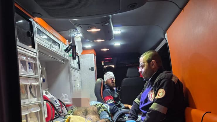 הותקפו על ידי מתנחלים במסאפר יטא