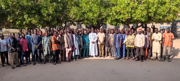 משפחות התלמידים בבית הספר לאחר החטיפה. "אנחנו לא יודעים מה קורה" 