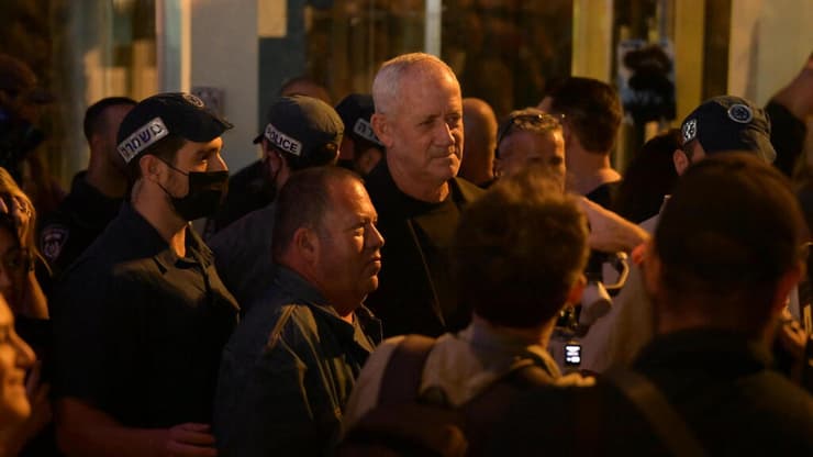 גנץ בהפגנה בכיכר הבימה (צילום: יובל חן) הפגנה בכיכר הבימה בקריאה לועדת חקירה ממלכתית