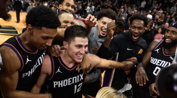 חגיגות בפיניקס (רויטרס) חגיגות בפיניקס