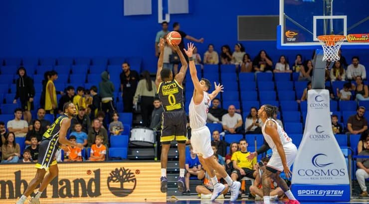 סמאג'ה כריסטון עולה לזריקה (רועי כפיר) סמאג'ה כריסטון עולה לזריקה