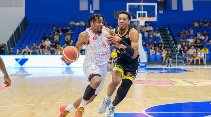 כריס ג'ונס בפעולה (רועי כפיר) כריס ג'ונס בפעולה