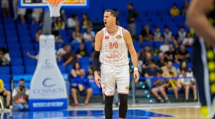 עוז בלייזר בטירוף (רועי כפיר) עוז בלייזר בטירוף