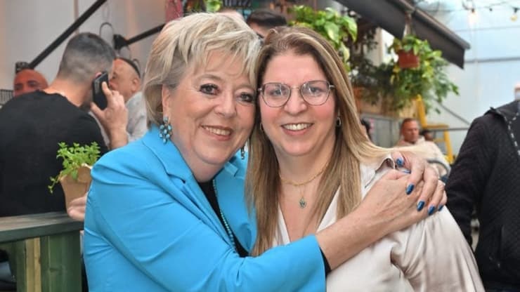 שירי חגואל ומרים פיירברג