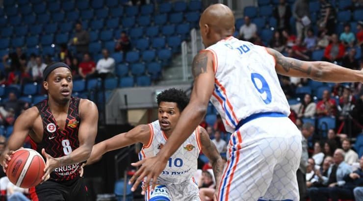 קשיוס ווינסטון (ראובן שוורץ) קשיוס ווינסטון