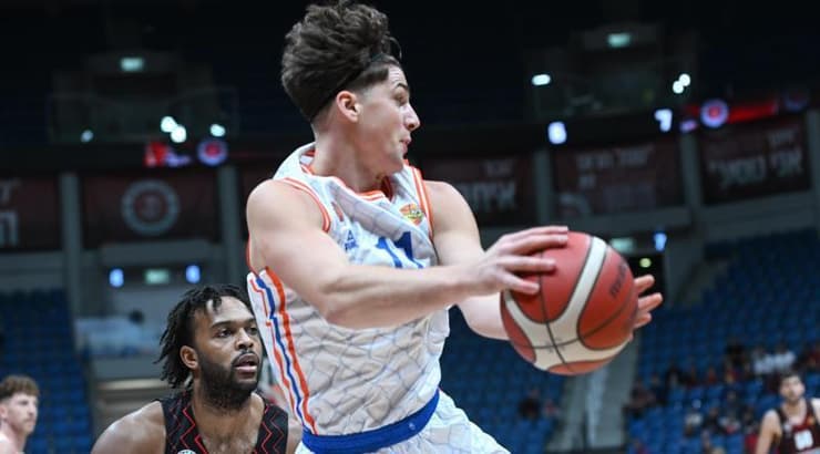 אדם אריאל בפעולה (ראובן שוורץ) אדם אריאל בפעולה