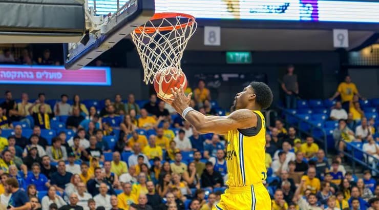 ג'ימי קלארק עולה לסל (רועי כפיר) ג'ימי קלארק עולה לסל