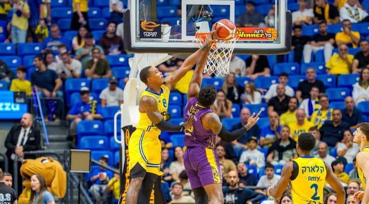 חסן מרטין עולה לדאנק (רועי כפיר) חסן מרטין עולה לדאנק