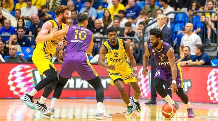 דרק וולטון ג'וניור (רועי כפיר) דרק וולטון ג'וניור