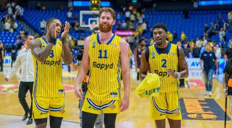 ג'ימי קלארק, וויל ריימן ולוני ווקר חוגגים (רועי כפיר) ג'ימי קלארק, וויל ריימן ולוני ווקר חוגגים