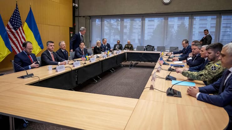 מזכיר המדינה של ארה"ב מרקו רוביו שיחות עם נציגי אוקראינה בז'נבה