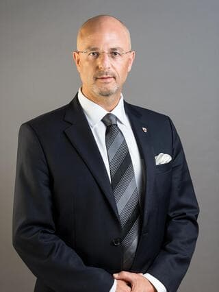 עו"ד ד"ר גדעון פישר