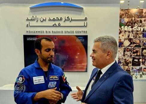  ליאור בן ארי פינת יא אללה דובאי חלל