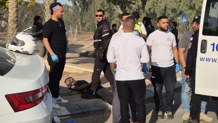 רכב שנמלט מניידת משטרה בתל שבע דרס הולכי רגל