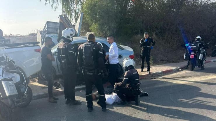 רכב שנמלט מניידת משטרה בתל שבע דרס הולכי רגל