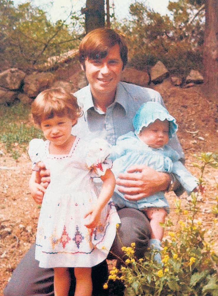 דן כנר ושתי בנותיו