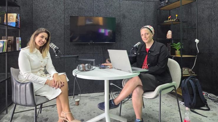 בצילומי הפודקאסט "תשעה קבין"