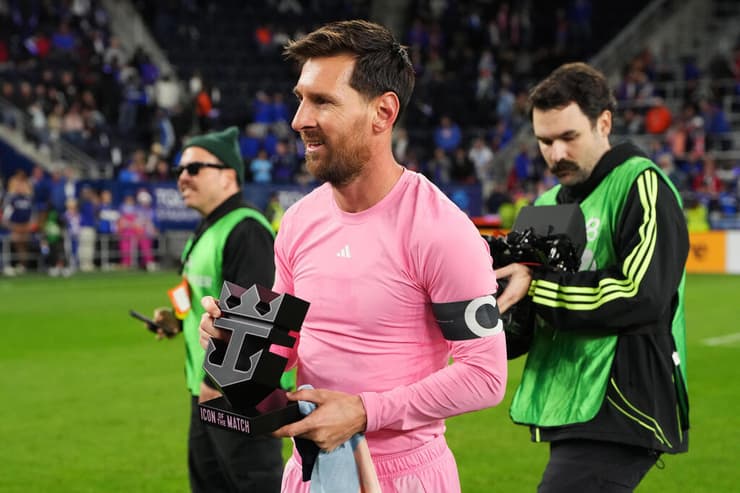 מסי ופרס ה-MVP של המשחק