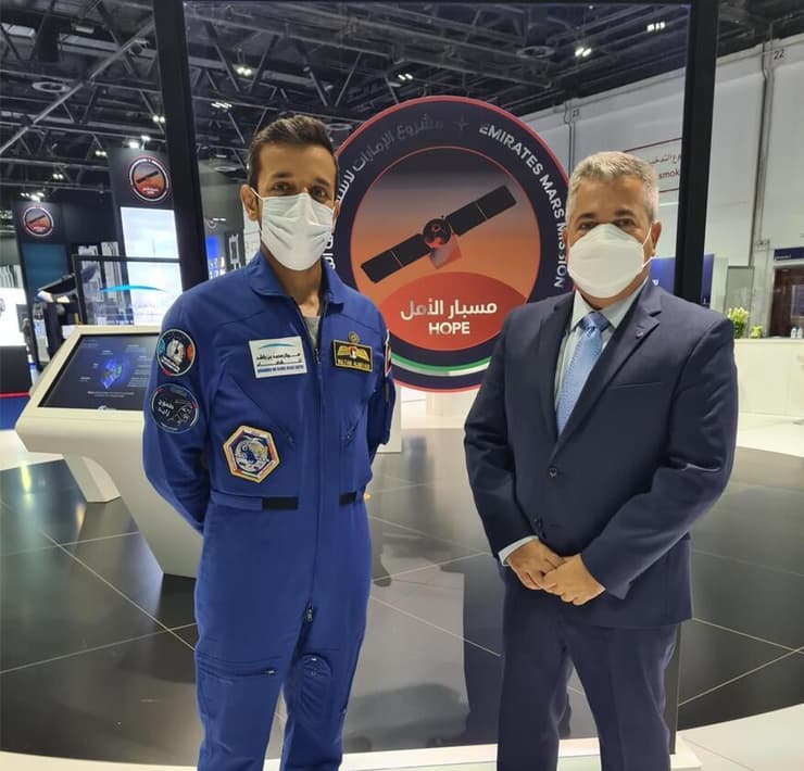  ליאור בן ארי פינת יא אללה דובאי חלל