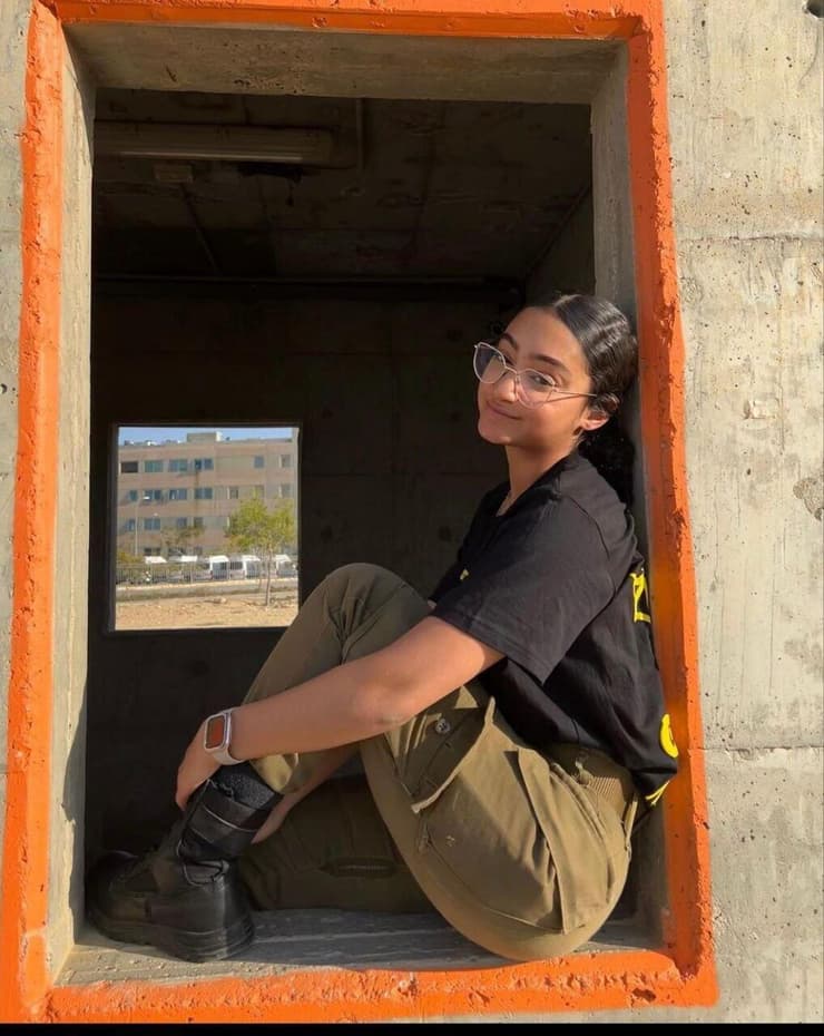 "היא הרגישה משמעות אדירה בתפקיד חובשת קרבית". שיר ביטון ז"ל (תמונה: באדיבות המשפחה) שיר ביטון ז"ל