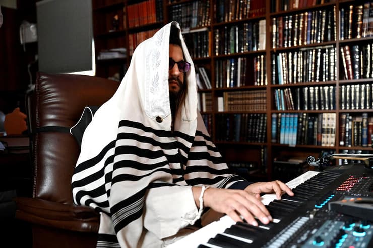 הרב שלמה יהודה בארי, הינוקא, מנגן