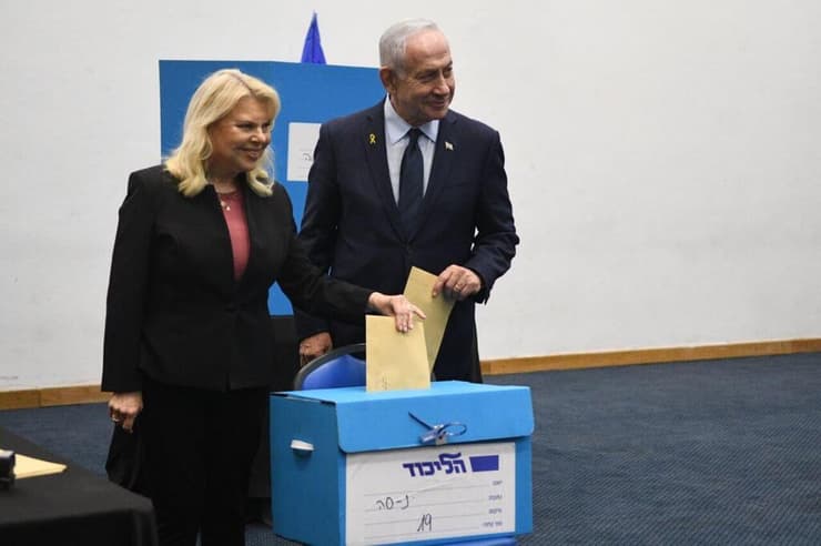 ראש הממשלה נתניהו ורעייתו מצביעים בבחירות לוועידת הליכוד